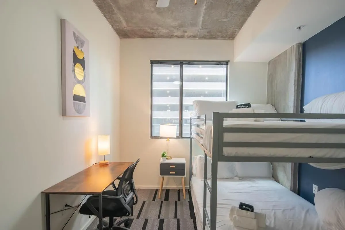 Relaxing 2Bd - Central Downtown - Gym, Pool, Parking Phoenix Apartment